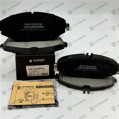 008 420 28 20 Bromsbelägg för Benz E 200 213080